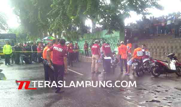 Rekonstruksi Pembunuhan Sadistis Digelar di Tengah Hujan