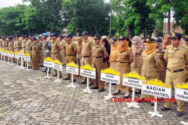 ASN Lamsel Berlakukan Mulai Pakai Seragam Baru