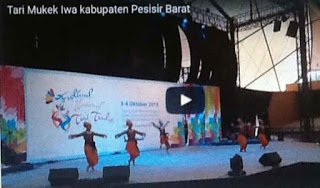 Video: Tari Mukek Iwa dari Kabupaten Pesisir Barat