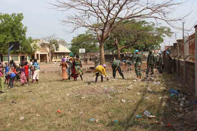 30 Prajurit TNI di Afrika Bantu Pembersihan Sekolah