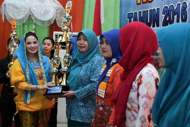 Tujuh Anggota Tim Penggerak PKK Lampung Terima Penghargaan