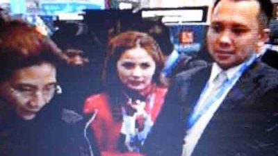 “Wah, Bu Gubernur Lampung Ternyata Rambutnya Pirang…”