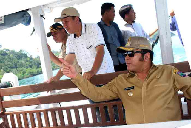 Bupati Zainudin Tinjau Potensi Kepariwisataan di Pulau Harimau