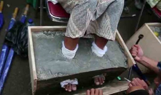 Video: Dipasung Semen, Protes Perempuan Kendeng terhadap Pembangunan Pabrik Semen