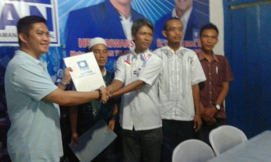 Pilkada Tulangbawang, Frans Serahkan Berkas Pencalonan ke PAN