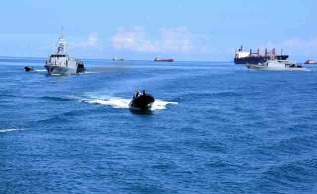Sea Phase Foreign Warship Shut Off Series of Komodo 2016