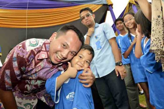 Sambangi Kolam Renang Pahoman, Ridho Berdikusi dan Berfoto Selfie Bersama Para Atlet Muda