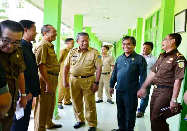 Djohan Tinjau UNBK di Sejumlah SMA/MA/SMK di Metro