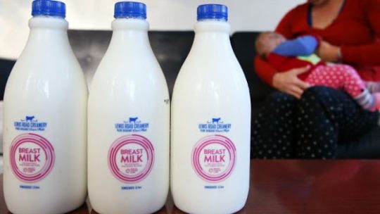 Seorang Ibu Muda Murka karena Belasan Liter ASI-nya Dibuang di Bandara Heathrow London