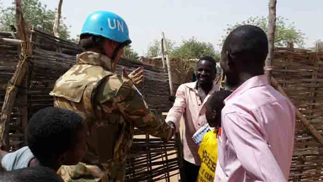 Kontingen Garuda XXXV-B Bantu Warga Lokal di Darfur Barat