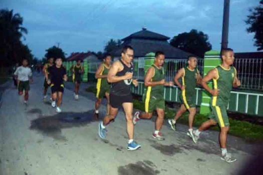 Danrem Garuda Hitam Binsik Lari 10 K Bersama Ratusan Prajurit