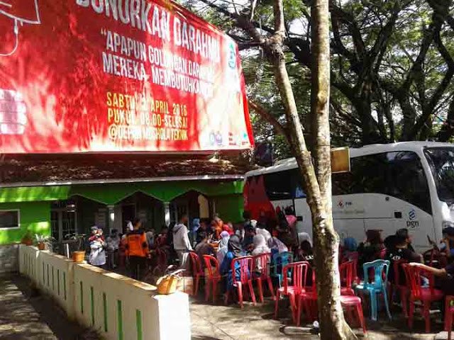 Donor Darah di Sela-sela “Enggering Expo 2016” FT Unila