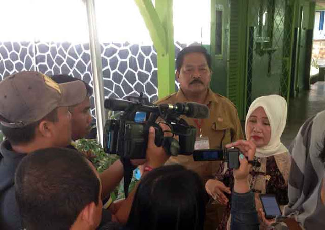 UNBK Hari Pertama, Dwita Ria Kunjungi SMAN 9 Bandarlampung
