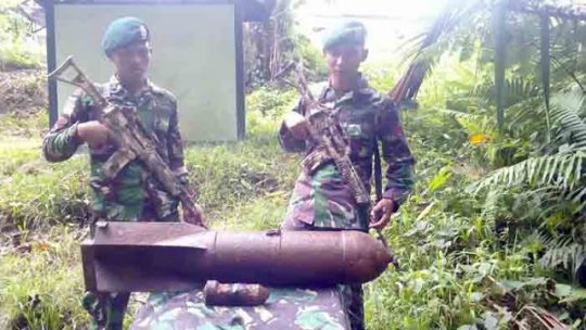 TNI Terima 2 Granat dari Masyarakat Papua