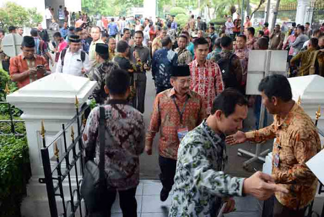 Walikota Herman HN dan Ratusan Kepala Daerah Hadiri Raker di Istana Negara
