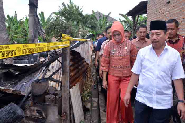 Walikota Herman HN Serahkan Bantuan Rp45 Juta kepada Korban Kebakaran