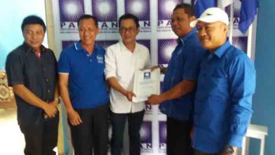 M Junaidi Ambil Berkas Pendaftaran Balon Bupati di Demokrat