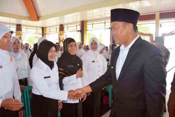 Bupati Lampung Tengah Mustafa Serahkan SK Honorer K2