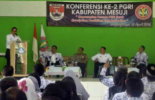 Bupati Khamami Buka Konferensi ke-2 PGRI Kabupaten Mesuji