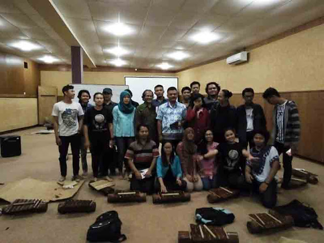 Syafril “Rajo Cetik” Yamin Berikan Materi Workshop Gamolan Pekhing di ISI Solo