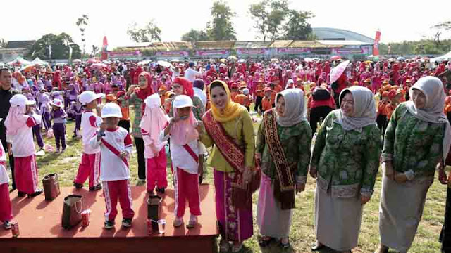 Disaksikan Istri Gubernur, Sikat Gigi Massal Siswa PAUD Pecahkan Rekor MURI