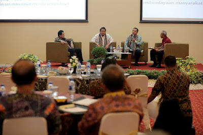 Gubernur Bahas Soal Dana Desa dan TIK di Seminar Nasional IKA UNPAD