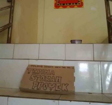 Tulisan Sindiran Setoran Proyek Terpasang di Dinding Kantor Dinas Pekerjaan Umum Lampung Utara