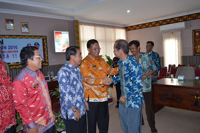 Wabup Sri Widodo Lepas 20 Peserta Perjalanan Rohani