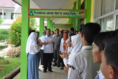 Sebanyak 40 Persen Lebih Anak Usia SMA Tidak Sekolah