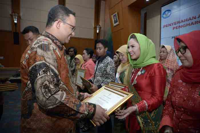 Yustin Ficardo Terima Penghargaan Bunda Paud Tingkat Nasional
