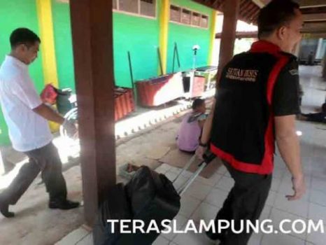 Ini yang Disita Penyidik Kejari dalam Penggeledahan RSUD Ryacudu Kotabumi