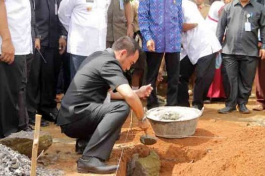 Bupati Waykanan Buka BBGRM dan HKG PKK di Kampung Kemu