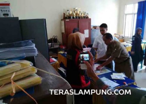 Terkait Dugaan Korupsi, Penyidik Kejari Kotabumi Geledah RSUD Ryacudu