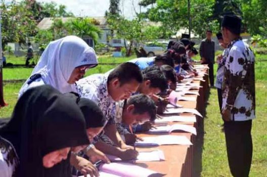 Peringatan Hardiknas, 592 Guru di Mesuji Tandatangani Pakta Integritas