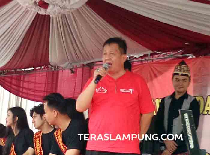 Walikota Herman HN pun Tepuk Tangan saat Yusuf Kohar Menyanyikan Lagu “Tanoh Lado”