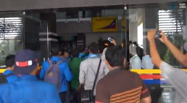 Protes Pemadaman Listrik, Mahasiswa Rangsek Kantor PLN Aceh