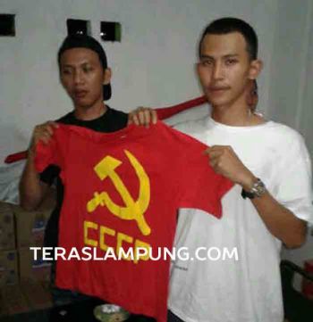 Mahasiswa Pakai Kaos Bergambar Palu Arit Diamankan Saat Nonton Konser Musik