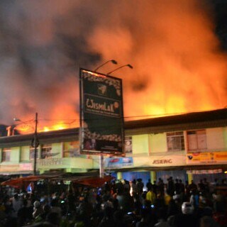 Puluhan Kios di Pasar Induk Pringsewu Ludes Terbakar