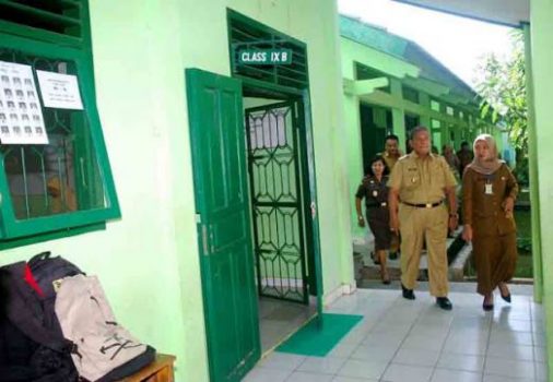 Wakil Walikota Metro Tinjau Pelaksanaan Ujian Nasional SMP