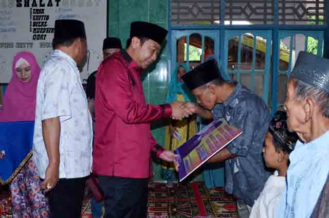 Safari Ramadan di Sri Bandung, Bupati Agung Resmikan Kantor Kelurahan dan Beri Bantuan