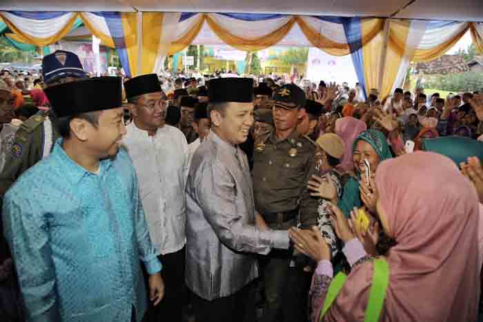 Safari Ramadan di Lampura, Gubernur Ridho Serahkan Bantuan untuk Masjid dan Anak Yatim