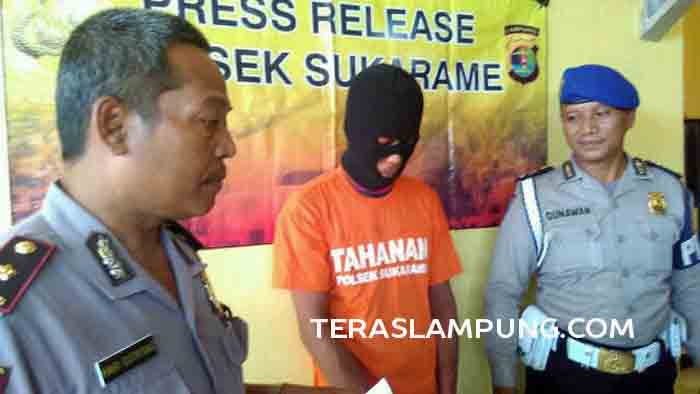 Dari SMS Nyasar, Alex Ajak Kenalan Siswi SMA Lalu Mencabuli di Gudang Kosong