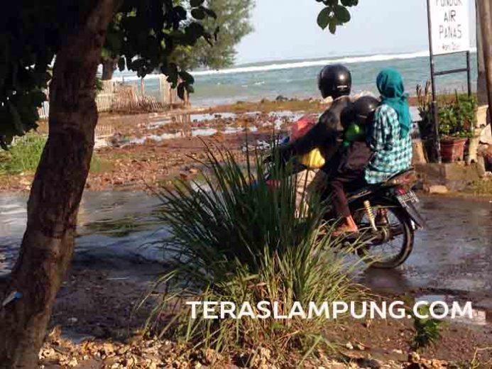 Desa Maja dan Kalianda Bawah Dilanda Banjir Rob