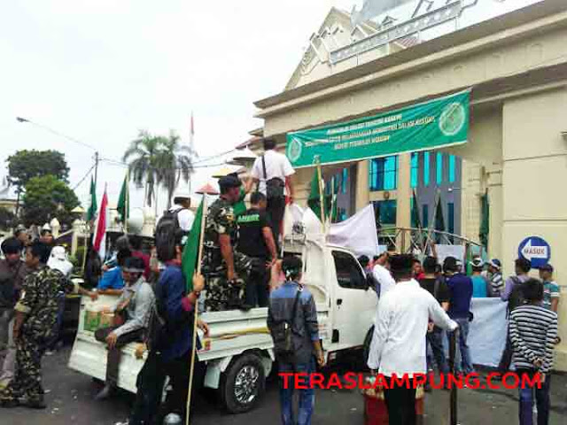 Lagi, Ratusan Massa GP Ansor dan Sat Pol PP Tuntut Pembebasan Cik Raden