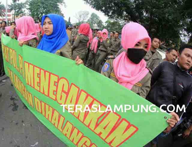 Kasus City Spa: Sidang Perdana Cik Raden Diwarnai Unjuk Rasa