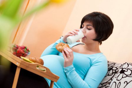 Tips Puasa Sehat bagi Ibu Hamil, Ibu Menyusui, dan Lansia