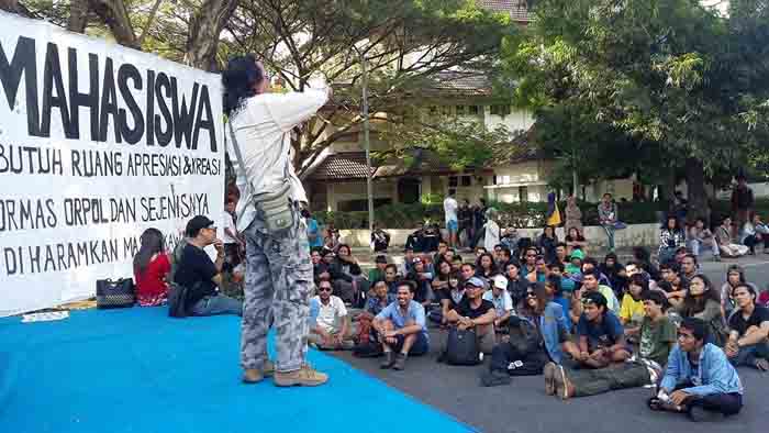 Pernyataan Sikap Aksi Damai Alumni, Mahasiswa, dan Masyarakat Sewon Menolak HTI di Kampus ISI Yogya