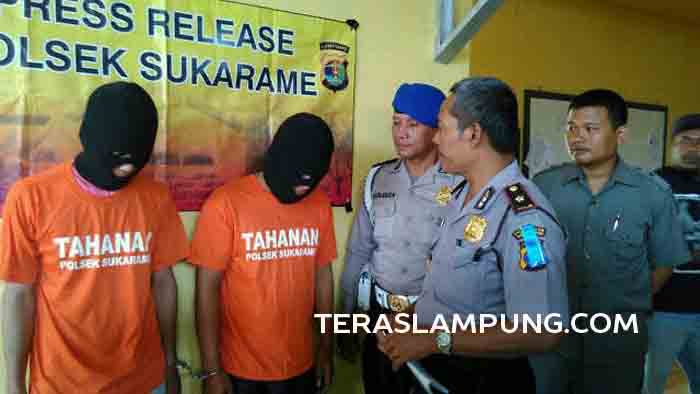 Ban Sepeda Motor Pecah Saat Kabur, Dua Penjambret HP Ditangkap Warga
