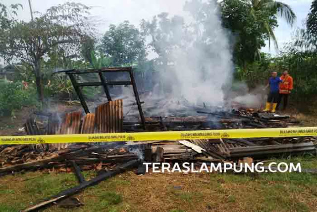 Kebakaran di Kelapa Tujuh Kotabumi, Sumber Api Diduga Berasal dari Dapur Rumah Hardi