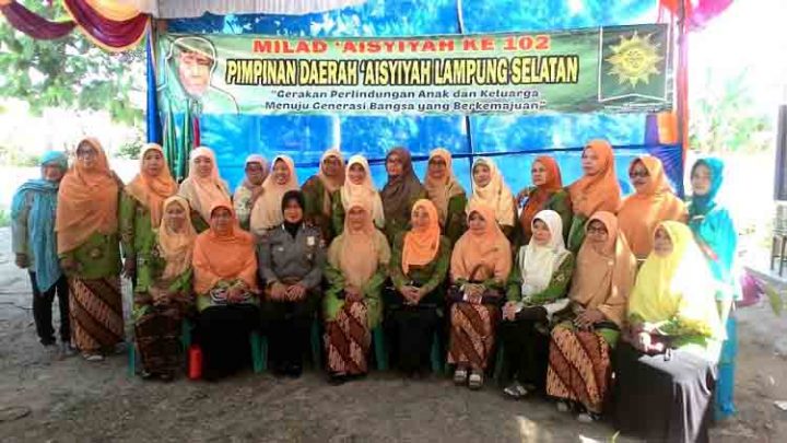 Milad Ke-102, PD Aisyiyah Lamsel Gelar Bakti Sosial Bantu Kaum Dhuafa